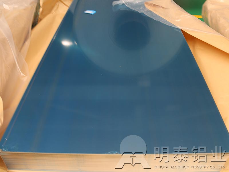 鄭州3004鋁板廠家_鋁合金門窗與鋼木門窗對(duì)比有什么優(yōu)勢